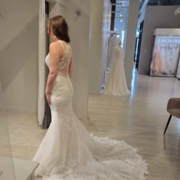 Maggie Sottero Wedding Gown - Picture 5 of 8
